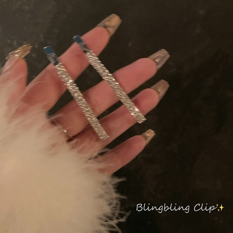 A Stylish Women'S Hairpin Featuring a Luxurious Design with Rhinestones, Perfect for Securing Bangs And Adding Elegance to Your Hairstyle